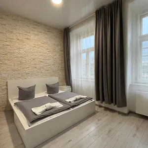 https://paer-apartments.praguehotelsweb.com